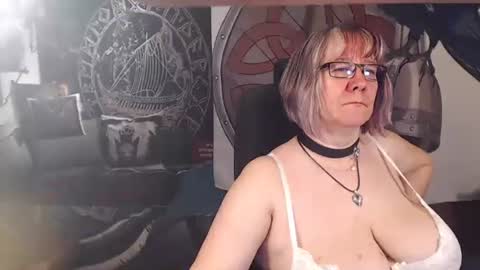 Snapshot of kleiner_teufel chatting on 05-05-26, 06:27 Michelle online show from 05-05-26, 06:27
