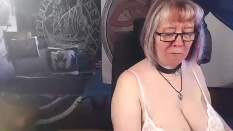 Snapshot of kleiner_teufel chatting on 05-08-26, 07:03 Michelle online show from 05-08-26, 07:03