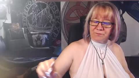 Snapshot of kleiner_teufel chatting on 07-09-26, 06:28 Michelle online show from 07-09-26, 06:28