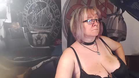 Snapshot of kleiner_teufel chatting on 07-09-26, 06:34 Michelle online show from 07-09-26, 06:34
