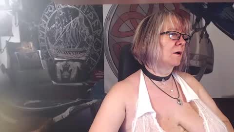 Snapshot of kleiner_teufel chatting on 07-16-26, 06:47 Michelle online show from 07-16-26, 06:47