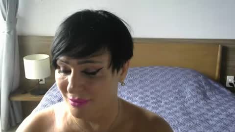 Snapshot of kleo901854860422 chatting on 07-12-26, 08:38 kleo901854860422 online show from 07-12-26, 08:38