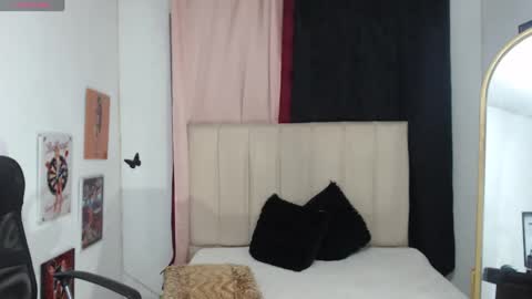 Snapshot of kleo_princess18 chatting on 02-15-25, 02:15 kleo online show from 02-15-25, 02:15