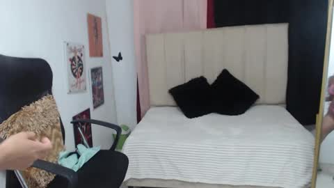 Snapshot of kleo_princess18 chatting on 02-24-25, 01:24 kleo online show from 02-24-25, 01:24