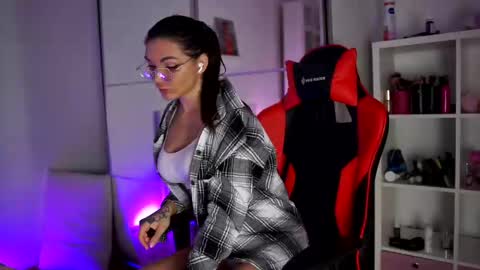 Snapshot of kleofox chatting on 02-27-25, 08:28 Alice online show from 02-27-25, 08:28