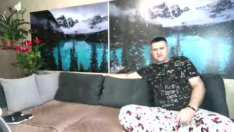 Snapshot of kleosnow chatting on 01-24-25, 10:21 Kleosnow online show from 01-24-25, 10:21