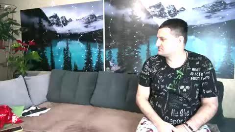 Snapshot of kleosnow chatting on 02-13-25, 10:02 Kleosnow online show from 02-13-25, 10:02