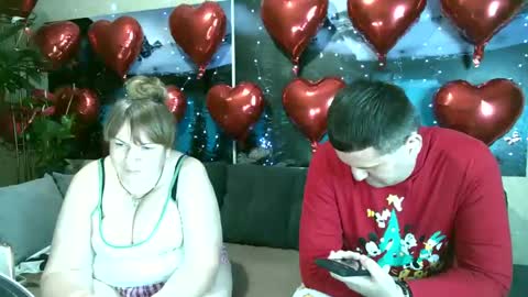 Snapshot of kleosnow chatting on 02-13-25, 08:24 Kleosnow online show from 02-13-25, 08:24