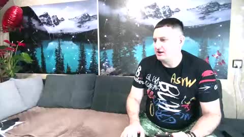 Snapshot of kleosnow chatting on 02-27-25, 11:41 Kleosnow online show from 02-27-25, 11:41