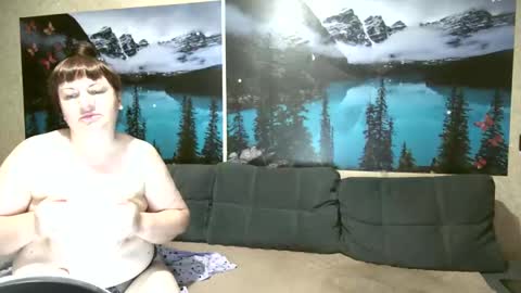 Snapshot of kleosnow chatting on 09-14-25, 08:35 Kleosnow online show from 09-14-25, 08:35