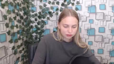 klerkarina online show from 09-21-25, 04:47