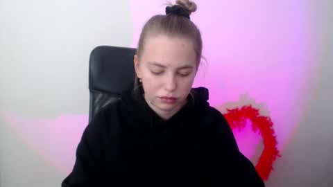 klerkarina online show from 10-22-25, 05:41