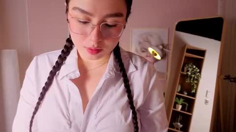 Snapshot of kloe222 chatting on 10-14-25, 02:18 kloe222 online show from 10-14-25, 02:18