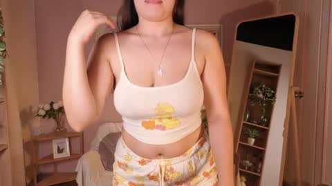 Snapshot of kloe222 chatting on 11-10-25, 01:43 kloe222 online show from 11-10-25, 01:43