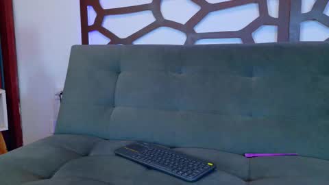 kloe_bella online show from 12-04-25, 02:04