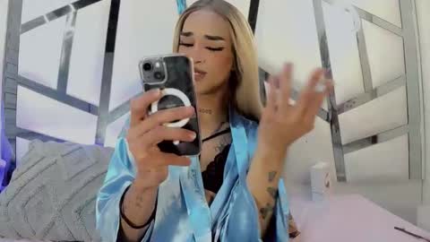 Snapshot of kloe_hh chatting on 02-15-26, 08:02 Kloe online show from 02-15-26, 08:02