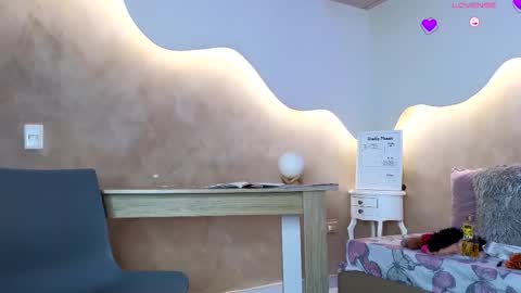 K L O E online show from 10-08-25, 11:52