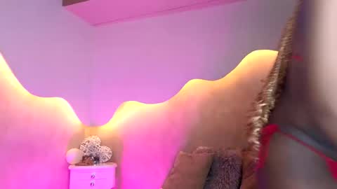 K L O E online show from 05-04-26, 07:10