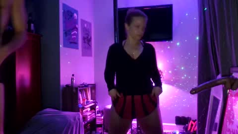 Snapshot of kmack1111 chatting on 03-07-25, 09:18 Kevv Heidi All Hallows Eve Show online show from 03-07-25, 09:18