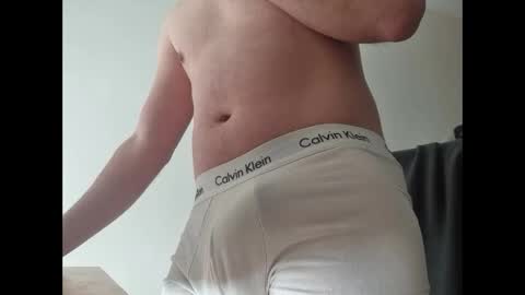 Snapshot of kmk000 chatting on 02-08-25, 10:50 german horny 22 legal online show from 02-08-25, 10:50