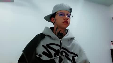 Snapshot of kng_nico1 chatting on 11-17-25, 03:23 kng_nico1 online show from 11-17-25, 03:23