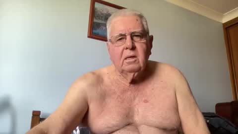 Aussiedude online show from 09-17-25, 02:02