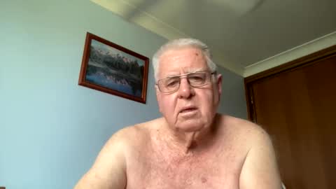 Aussiedude online show from 12-22-25, 04:31