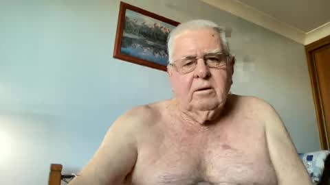 Snapshot of knights2001 chatting on 06-22-26, 05:37 Aussiedude online show from 06-22-26, 05:37