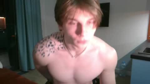 Snapshot of knotsiemens chatting on 04-17-26, 08:12 Adam online show from 04-17-26, 08:12