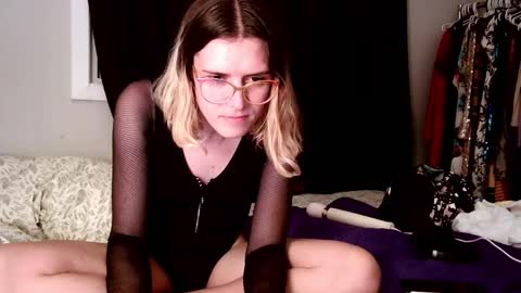 Snapshot of knottybadgirl chatting on 10-18-25, 04:37 knottybadgirl online show from 10-18-25, 04:37