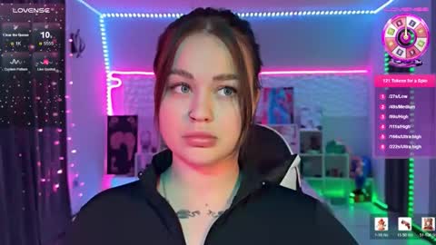 Mia online show from 02-12-26, 08:26