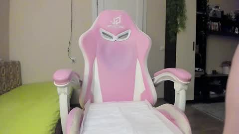 Laura online show from 03-27-26, 04:51