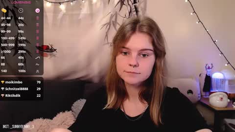 Snapshot of komorebbi chatting on 12-27-24, 02:47 Marta online show from 12-27-24, 02:47