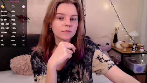 Snapshot of komorebbi chatting on 01-11-25, 10:18 Marta online show from 01-11-25, 10:18