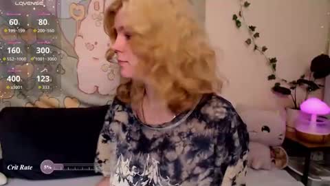Snapshot of komorebbi chatting on 07-04-26, 02:18 Marta online show from 07-04-26, 02:18