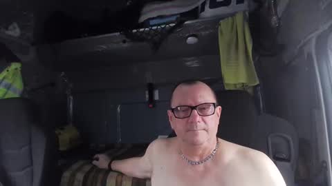 Snapshot of komputer123456789 chatting on 02-28-25, 03:26 Bogdan online show from 02-28-25, 03:26