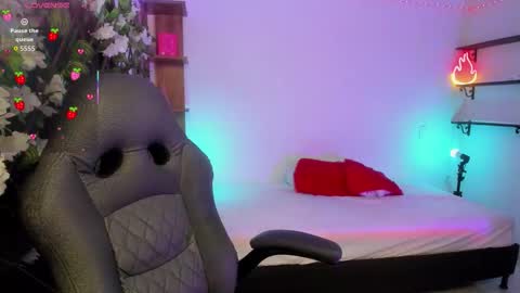 Kora Red online show from 10-21-25, 01:56