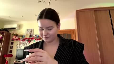 Mary online show from 06-15-26, 12:18