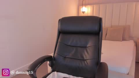 Snapshot of kosmic_21 chatting on 12-21-24, 11:44 K O S M I C online show from 12-21-24, 11:44