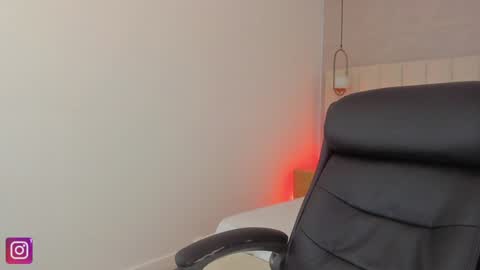 Snapshot of kosmic_21 chatting on 01-22-25, 12:49 K O S M I C online show from 01-22-25, 12:49