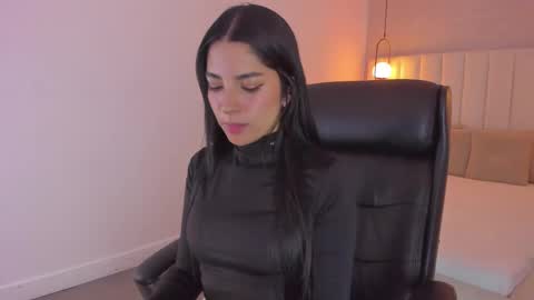 Snapshot of kosmic_21 chatting on 02-10-25, 12:29 K O S M I C online show from 02-10-25, 12:29