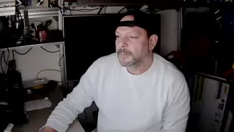 Snapshot of kostasgreek42 chatting on 12-30-24, 05:44 Kosta online show from 12-30-24, 05:44