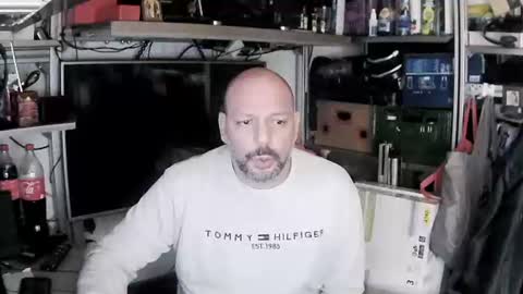 Snapshot of kostasgreek42 chatting on 01-05-25, 01:15 Kosta online show from 01-05-25, 01:15