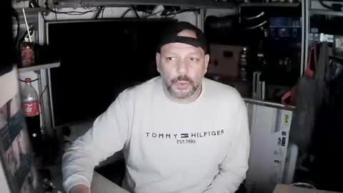 Snapshot of kostasgreek42 chatting on 01-05-25, 04:27 Kosta online show from 01-05-25, 04:27