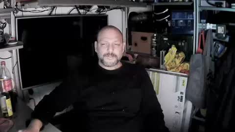 Snapshot of kostasgreek42 chatting on 01-27-25, 06:31 Kosta online show from 01-27-25, 06:31