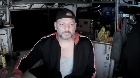 Snapshot of kostasgreek42 chatting on 01-28-25, 07:00 Kosta online show from 01-28-25, 07:00