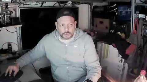 Snapshot of kostasgreek42 chatting on 02-16-25, 11:05 Kosta online show from 02-16-25, 11:05