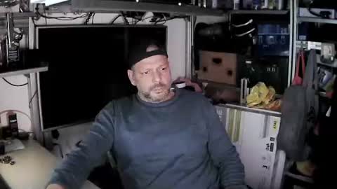 Snapshot of kostasgreek42 chatting on 02-25-25, 07:14 Kosta online show from 02-25-25, 07:14