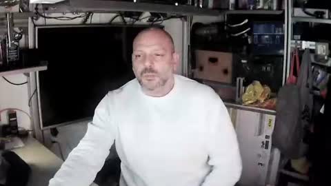 Snapshot of kostasgreek42 chatting on 02-26-25, 05:50 Kosta online show from 02-26-25, 05:50