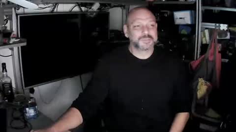 Snapshot of kostasgreek42 chatting on 10-20-25, 06:41 Kosta online show from 10-20-25, 06:41